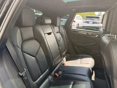 Used 2018 Porsche Macan AWD/4WD image 18