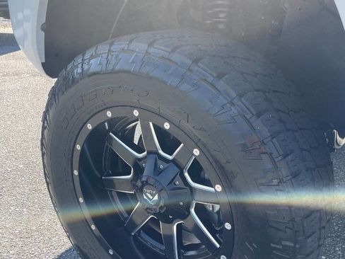 Used 2018 Toyota Tacoma TRD Sport image 13