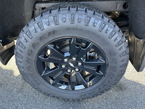 Used 2022 Chevrolet Colorado Z71 w/ Z71 Midnight Edition image 10