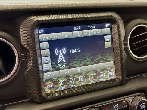 Used 2023 Jeep Wrangler Unlimited Sahara w/ Cold Weather Group AWD/4WD image 21