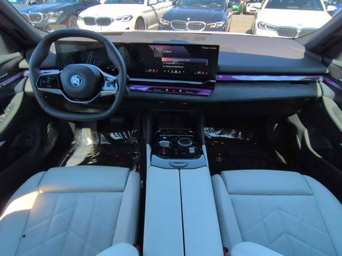 Used 2025 BMW i5 xDrive40 w/ Premium Package AWD/4WD image 16