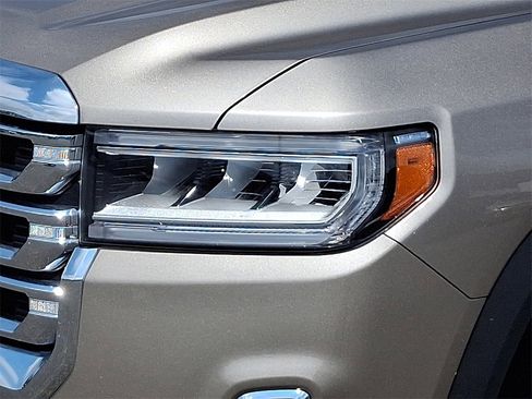 Used 2023 GMC Acadia SLT image 9