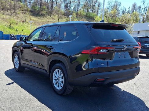 Used 2025 Toyota Grand Highlander AWD image 4