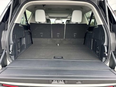 New 2026 Ford Expedition Max Platinum image 13