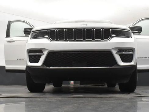Used 2024 Jeep Grand Cherokee Limited image 11