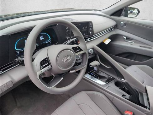 New 2026 Hyundai Elantra SE FWD image 3
