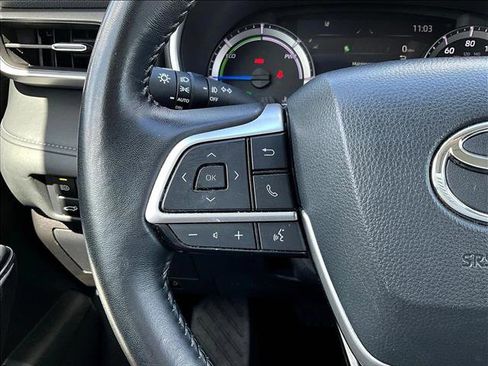 Used 2024 Toyota Highlander XLE FWD image 20