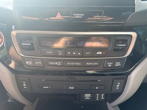Used 2017 Honda Pilot Touring image 27