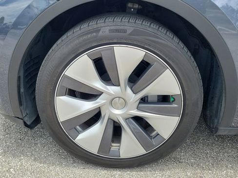 Used 2023 Tesla Model Y Long Range AWD/4WD image 3