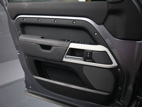 Used 2023 Land Rover Defender 110 S image 19