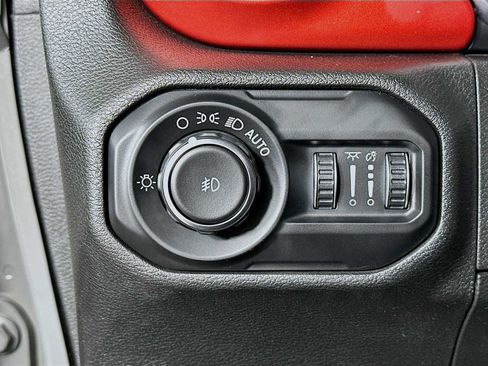 Used 2021 Jeep Wrangler Unlimited Rubicon image 10