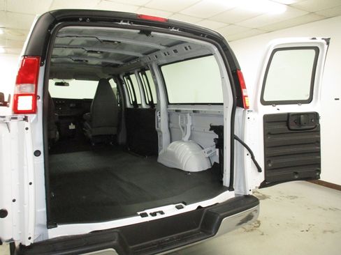 New 2026 GMC Savana 3500 RWD image 15