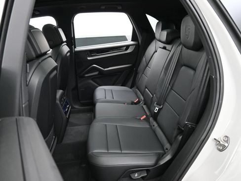 Certified 2026 Porsche Cayenne E-Hybrid AWD/4WD image 25