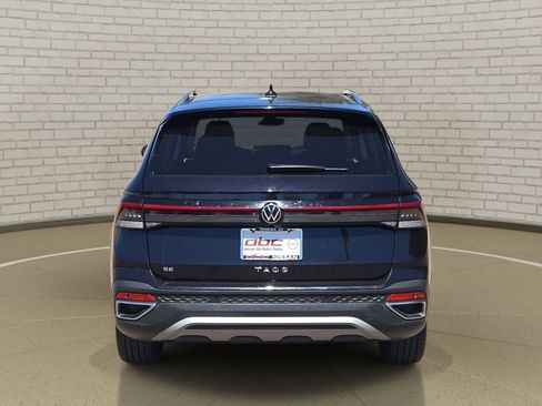 Used 2025 Volkswagen Taos SE FWD image 6