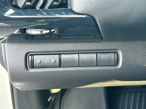 Used 2023 Nissan Pathfinder S image 22