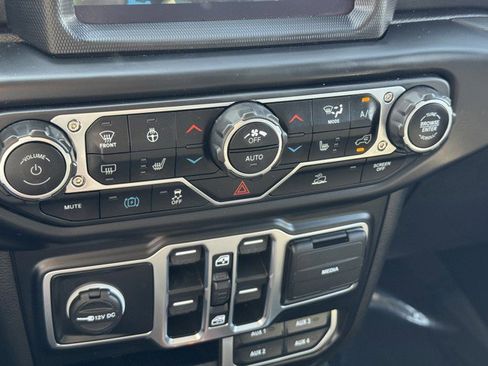 Used 2022 Jeep Wrangler Unlimited Sahara w/ Cold Weather Group image 15