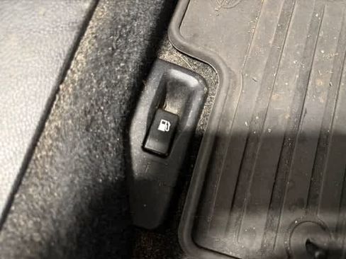 Used 2018 Subaru Forester 2.5i Premium w/ All-Weather Package AWD/4WD image 24