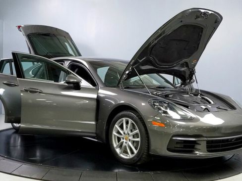 Used 2017 Porsche Panamera 4S w/ Premium Package Plus AWD/4WD image 8