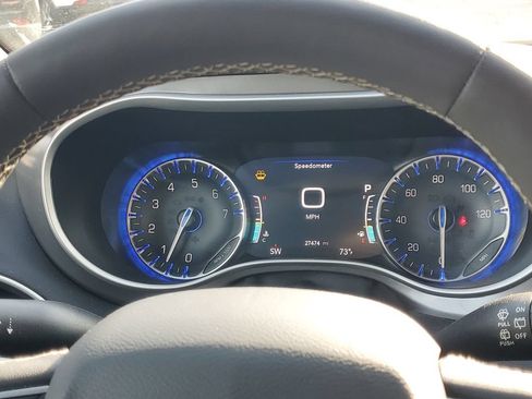 Used 2025 Chrysler Pacifica Select FWD image 29