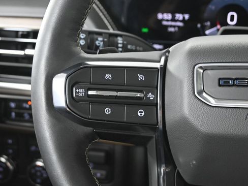 Used 2025 GMC Yukon Denali Ultimate AWD/4WD image 40