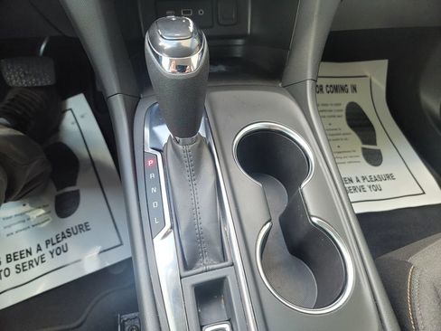 Used 2021 Chevrolet Equinox LT FWD image 18