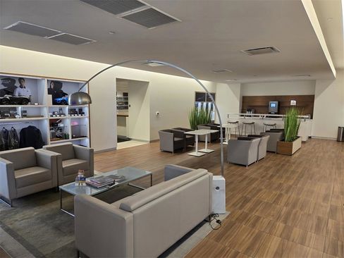 Used 2022 Mercedes-Benz E 350 Sedan image 35