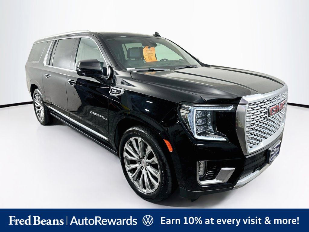 Used 2022 GMC Yukon XL Denali w/ Advanced Technology Package AWD/4WD image 1