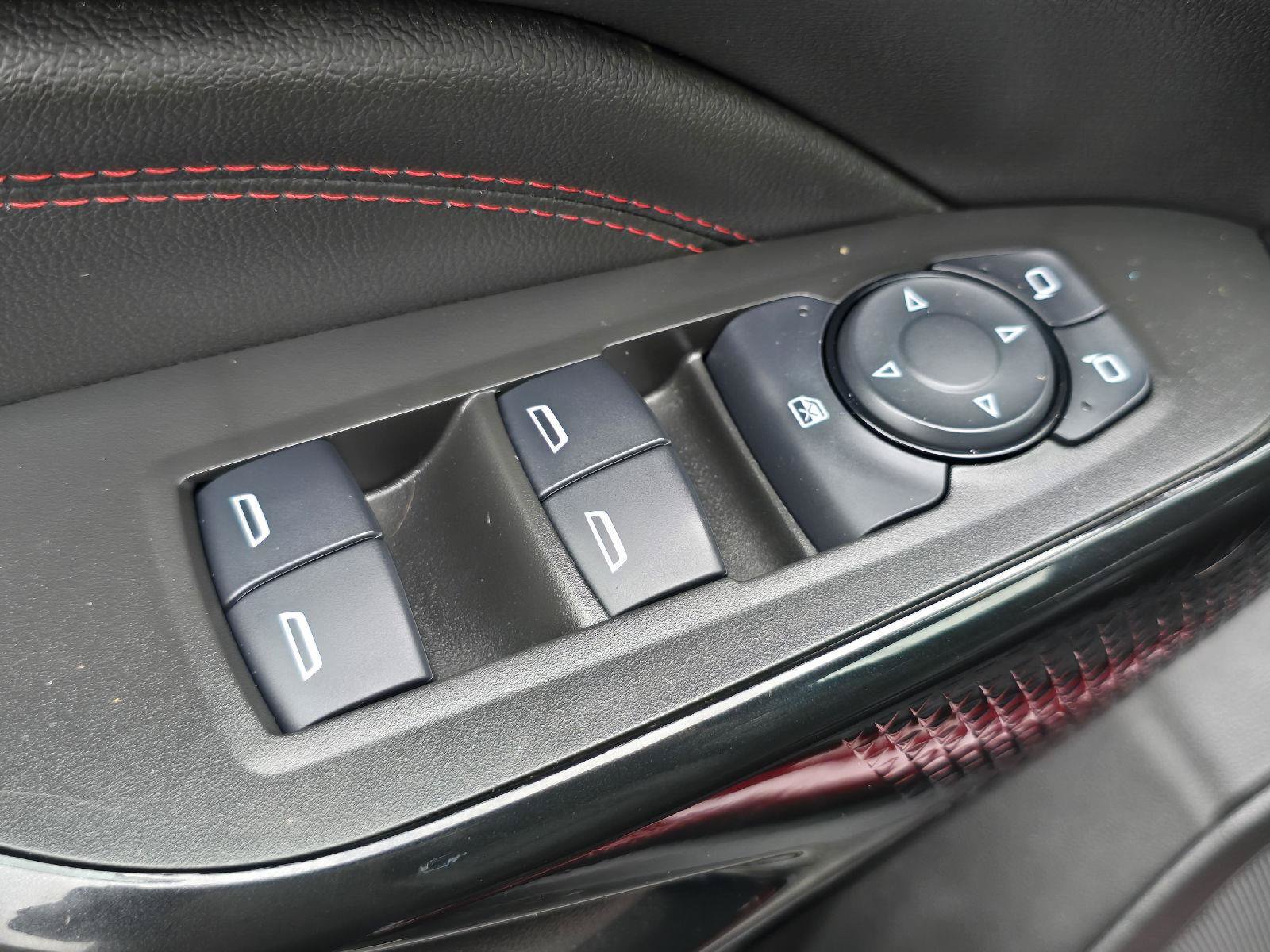 Used 2025 Chevrolet Trax RS FWD image 17