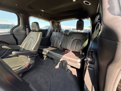 Certified 2022 Chrysler Pacifica Limited w/ S Appearance Package FWD image 24