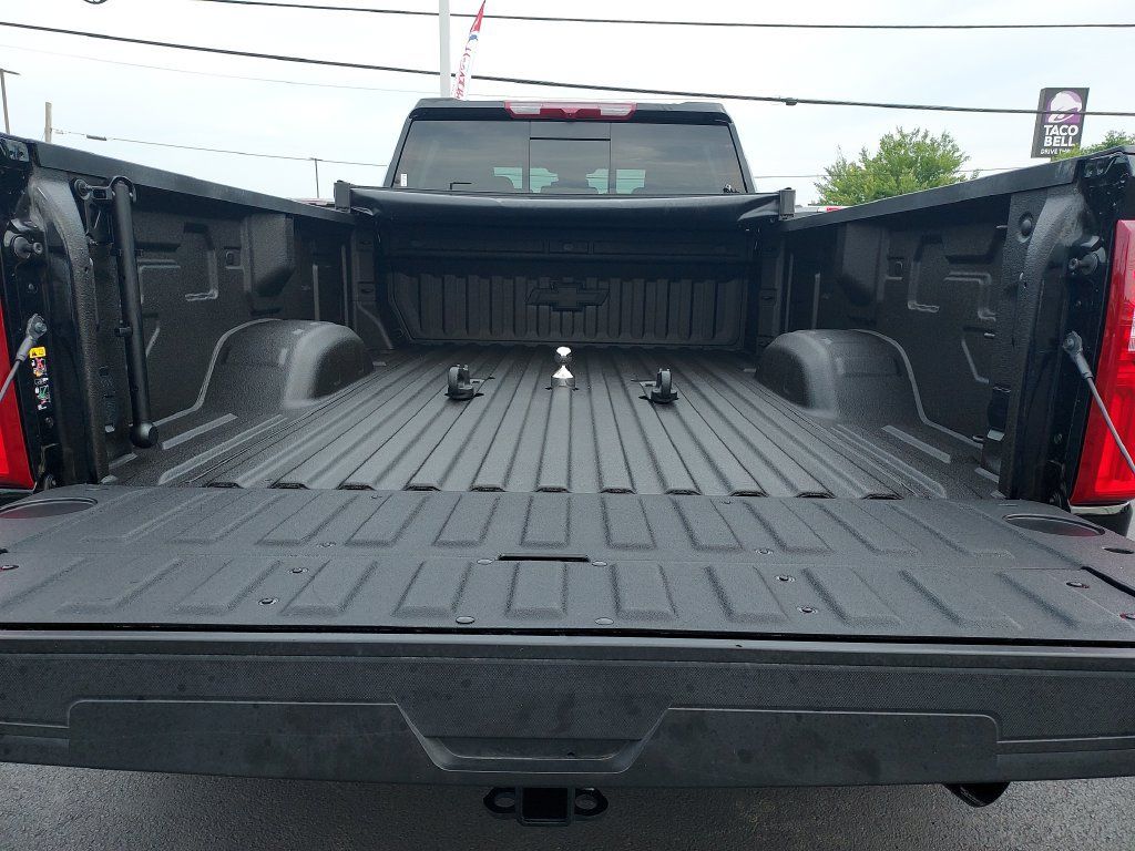 Used 2025 Chevrolet Silverado 3500 LTZ w/ LTZ Plus Package AWD/4WD image 9