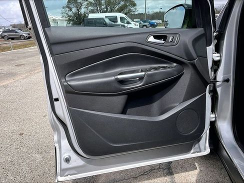 Used 2018 Ford Escape SE w/ SE Sport Appearance Package image 17