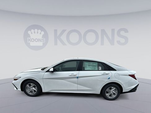 New 2026 Hyundai Elantra SE image 2