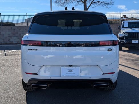 Used 2023 Land Rover Range Rover Sport SE Dynamic image 4