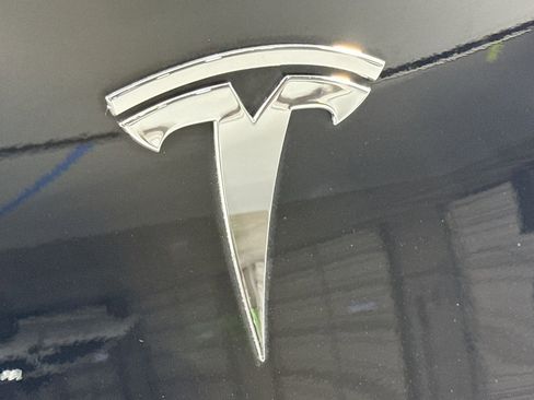 Used 2025 Tesla Model Y Long Range image 8
