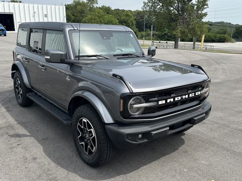 Used 2021 Ford Bronco Outer Banks AWD/4WD image 2
