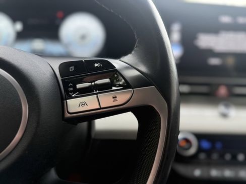 Used 2024 Hyundai Elantra Limited image 28