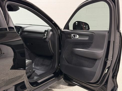 Used 2019 Volvo XC40 T5 R-Design AWD/4WD image 33
