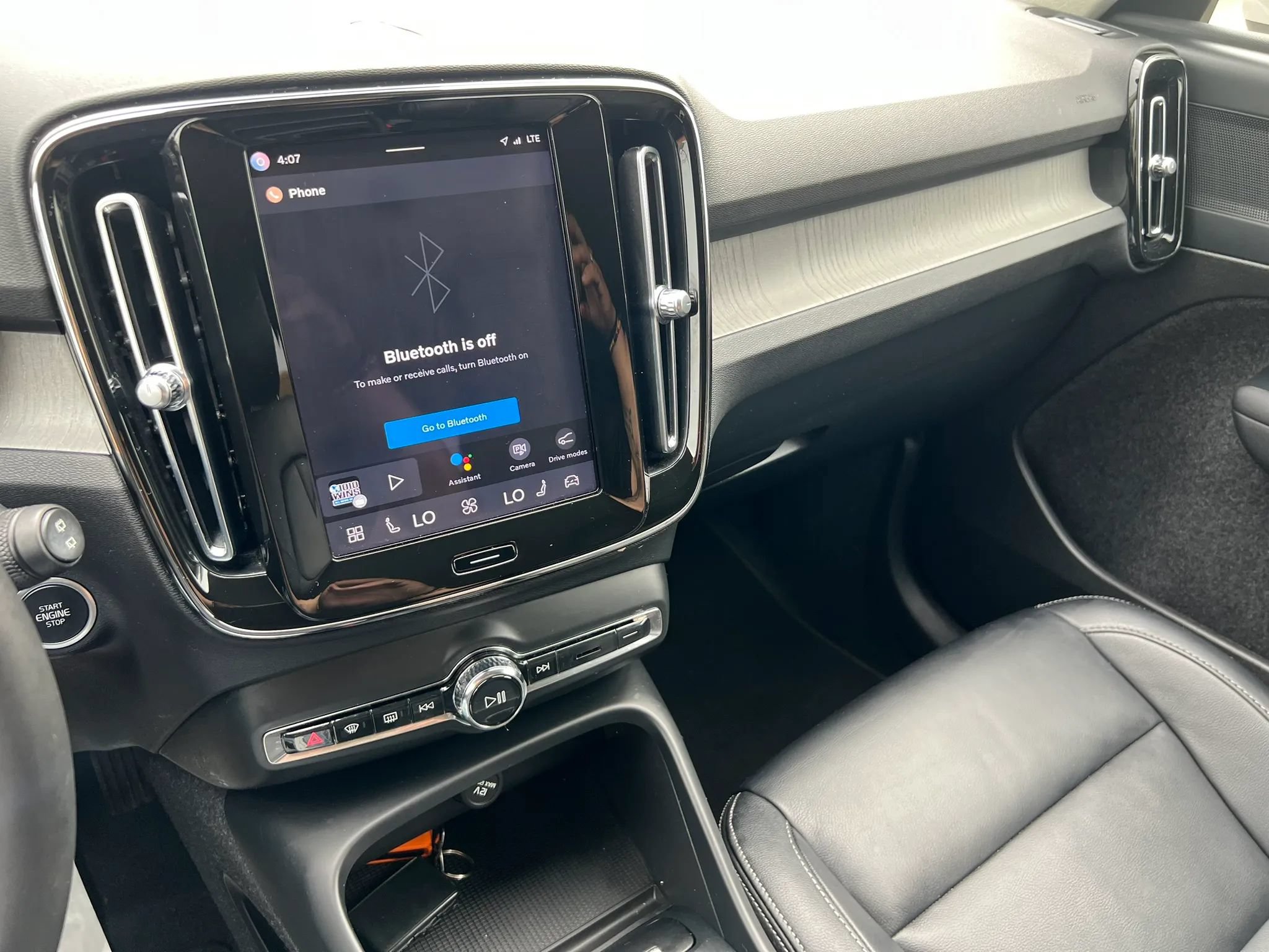 Used 2023 Volvo XC40 B4 Core FWD image 19