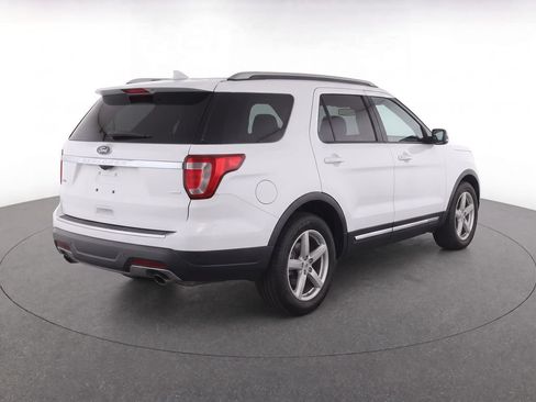Used 2018 Ford Explorer XLT w/ Equipment Group 202A FWD image 6