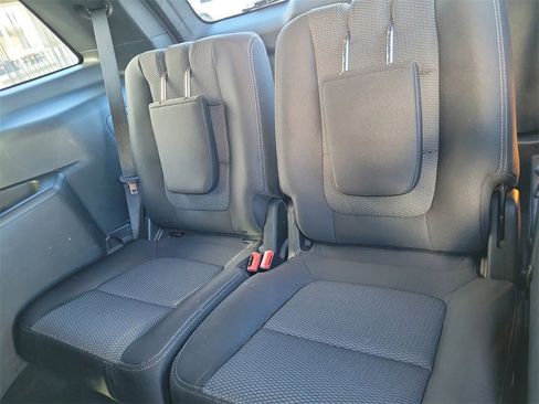 Used 2018 Ford Explorer XLT image 11