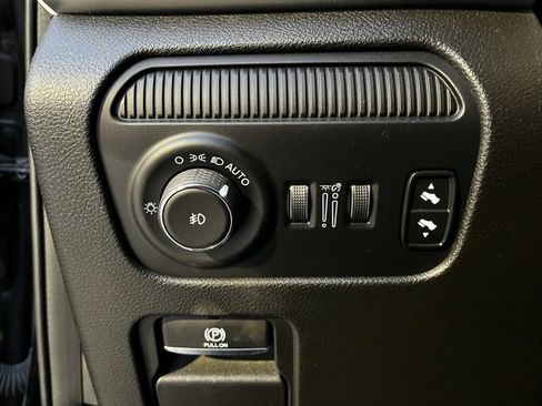 Used 2022 Jeep Wagoneer Series III w/ Premium Group I image 18