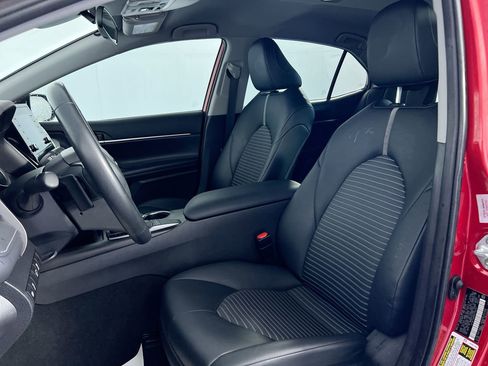 Used 2023 Toyota Camry SE image 12