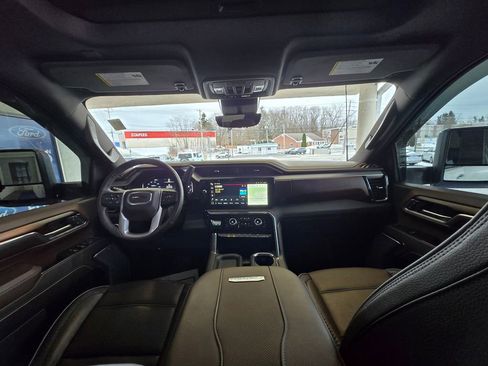 Used 2024 GMC Sierra 3500 Denali w/ Denali Reserve Package image 24