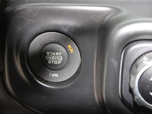 Used 2022 Jeep Wrangler Unlimited Sahara w/ Cold Weather Group AWD/4WD image 19