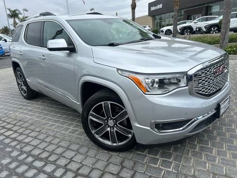 Used 2017 GMC Acadia Denali w/ Technology Package FWD image 1