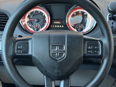 Used 2019 Dodge Grand Caravan SE image 37