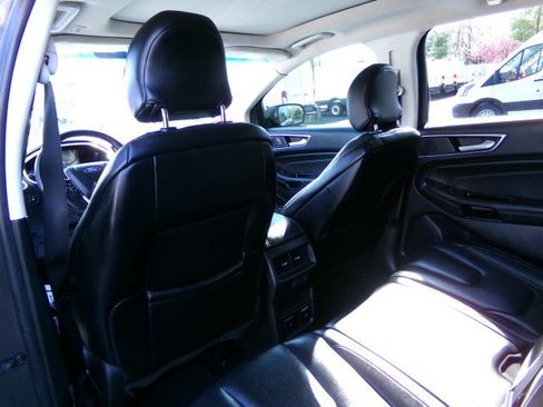 Used 2019 Ford Edge Titanium w/ Equipment Group 301A AWD/4WD image 16