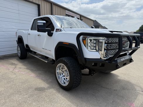 Used 2021 GMC Sierra 2500 Denali w/ Denali Ultimate Package AWD/4WD image 2