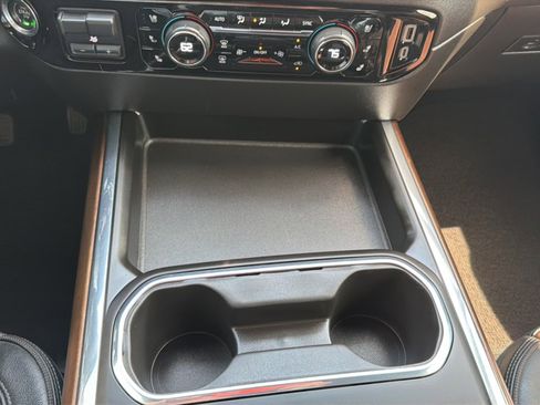 Used 2024 Chevrolet Silverado 2500 High Country w/ Technology Package image 19