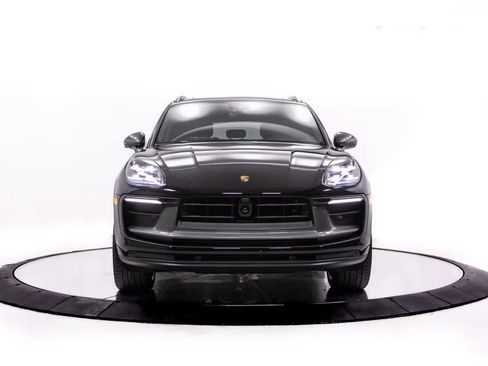 Certified 2026 Porsche Macan Turbo AWD/4WD image 10